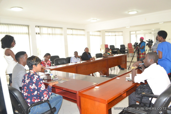 3.Hafla hiyo ya uzinduzi ikiendelea.
