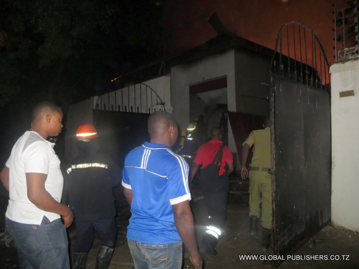 3.Kikosi cha zima moto kilivyoonekana kupambana na m oto huo.-001
