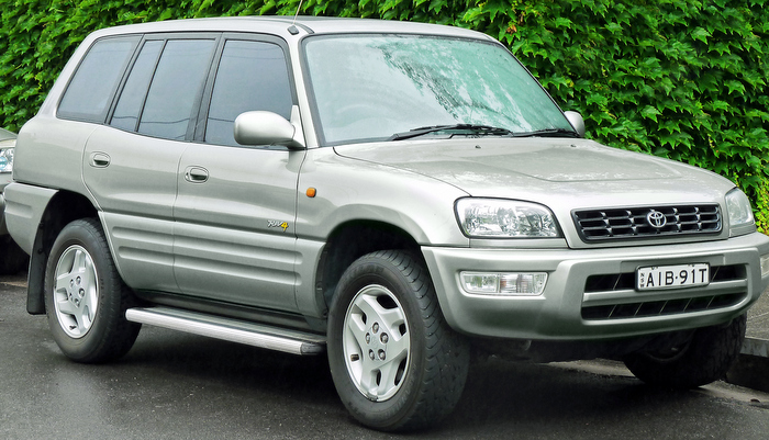 1999_Toyota_RAV4_(SXA11R)_Cruiser_wagon_(2011-11-17)_01
