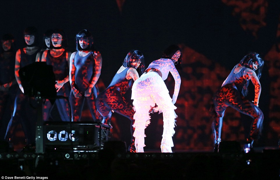 Brit Rihanna (11)