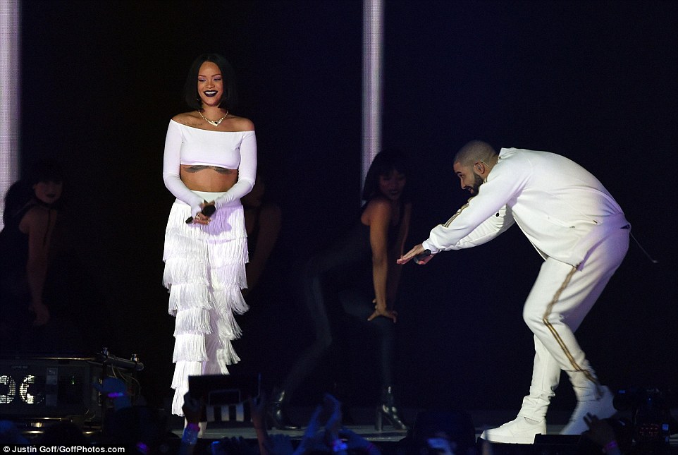 Brit Rihanna (2)