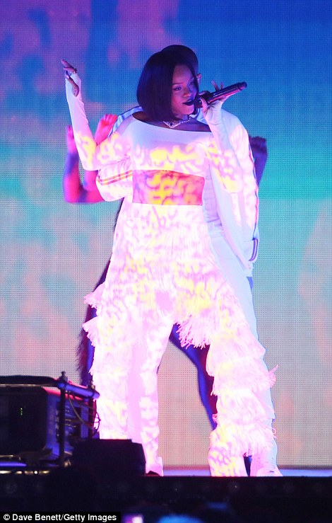 Brit Rihanna (9)