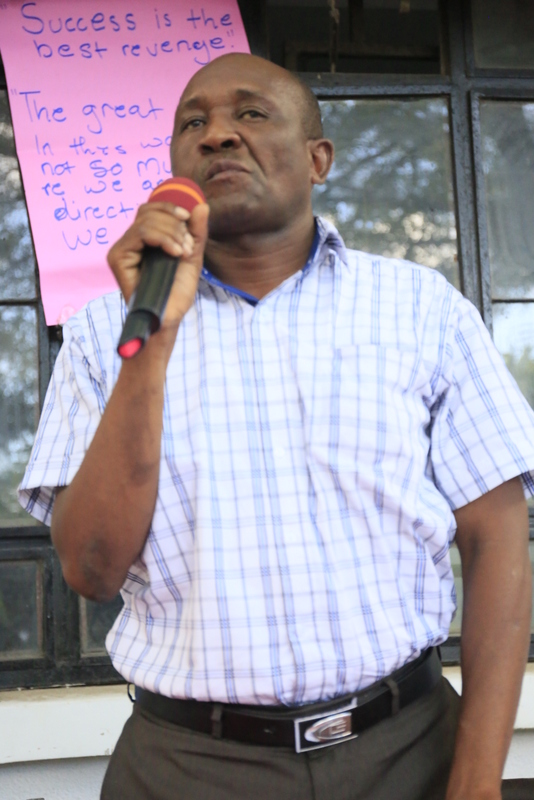 Mwalimu Mkuu wa shule hiyo, S.G Lugano akizungumza na wanafunzi (hawapo pichani)