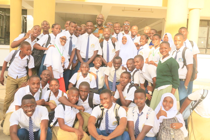 Wanafunzi wanaounda SYB wakiwa na shingo katika picha ya pamoja