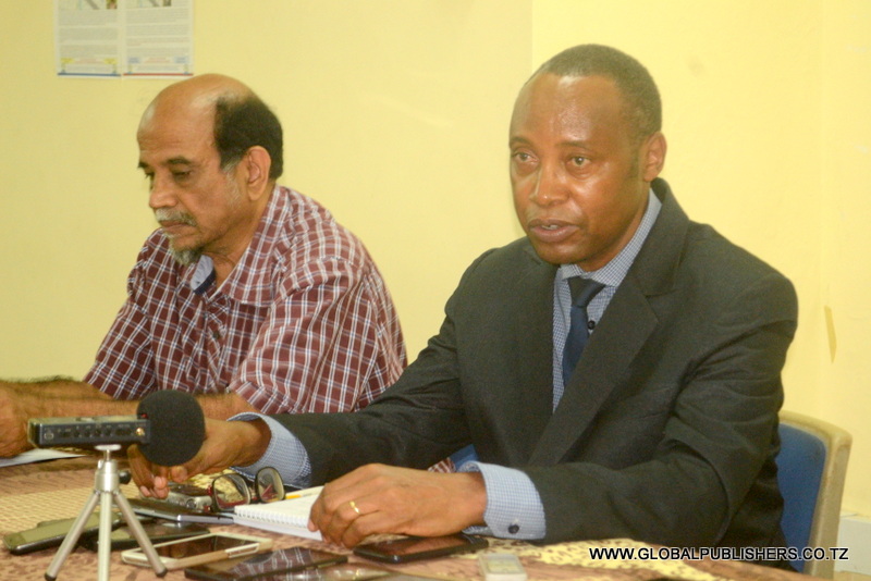 1. Makamu Mkuu wa Chuo Kikuu Huria Cha Tanzania, Prof. Elifasi Bisanda (kulia) akizungumza na wanahabari (hawapo pichani).