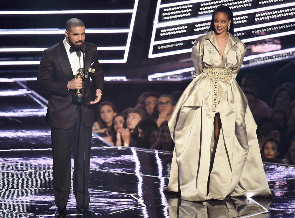 rs_1024x759-160828205712-1024-drake-rihanna-mtv-vmas-performance-5