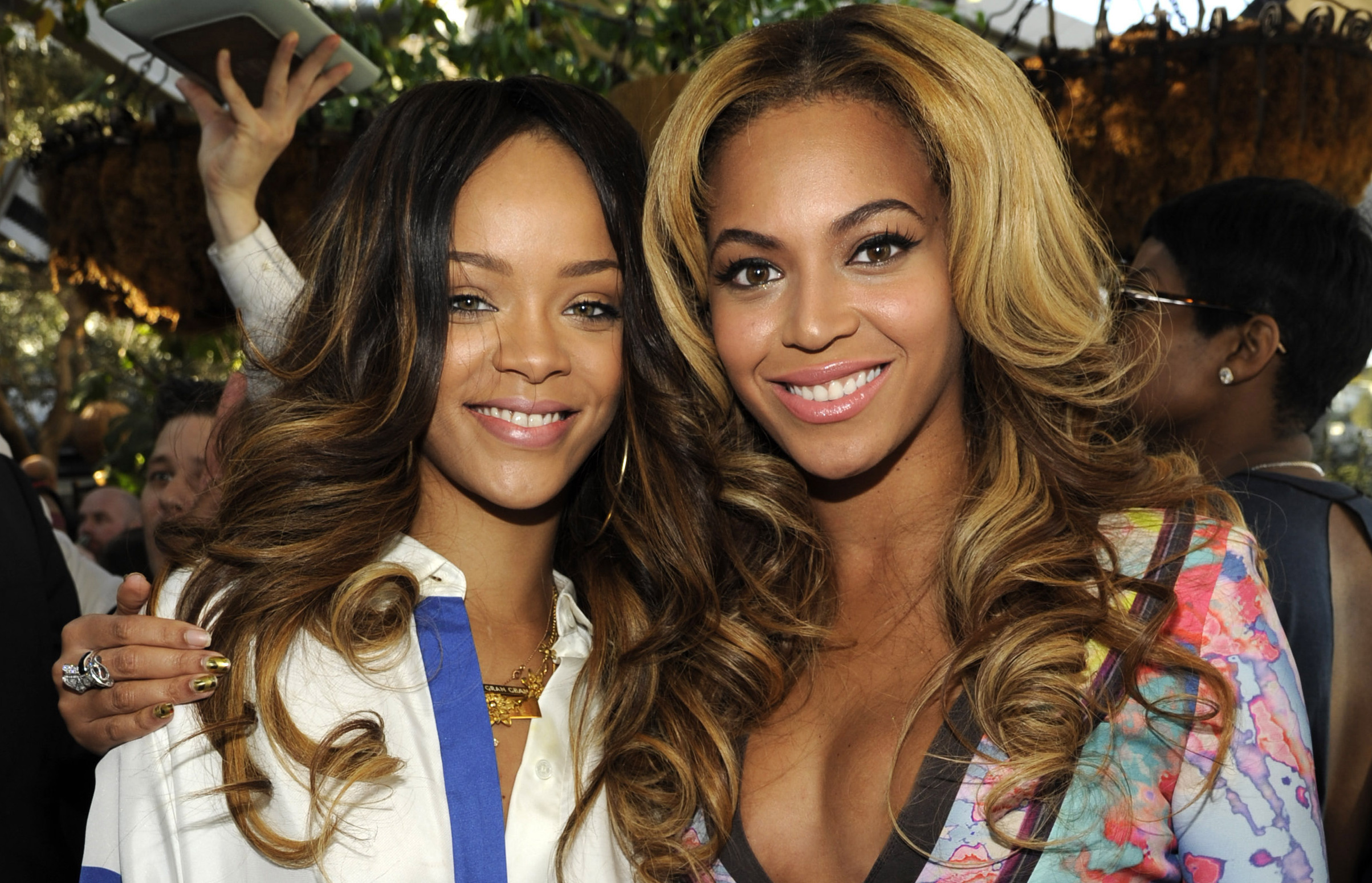 Rihanna Beyonce, Kuunganishwa Na Bendi! - Global Publishers