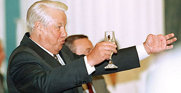 Boris Yeltsin; Rais ‘Chapombe’ Aliyetoroka Ikulu Usiku Kusaka Msosi