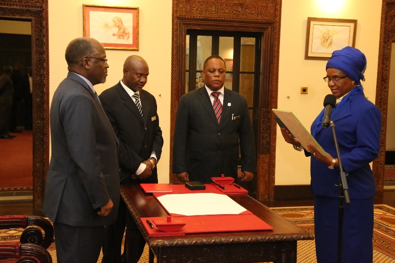 Rais Magufuli Amuapisha Mkuu wa Mkoa wa Songwe