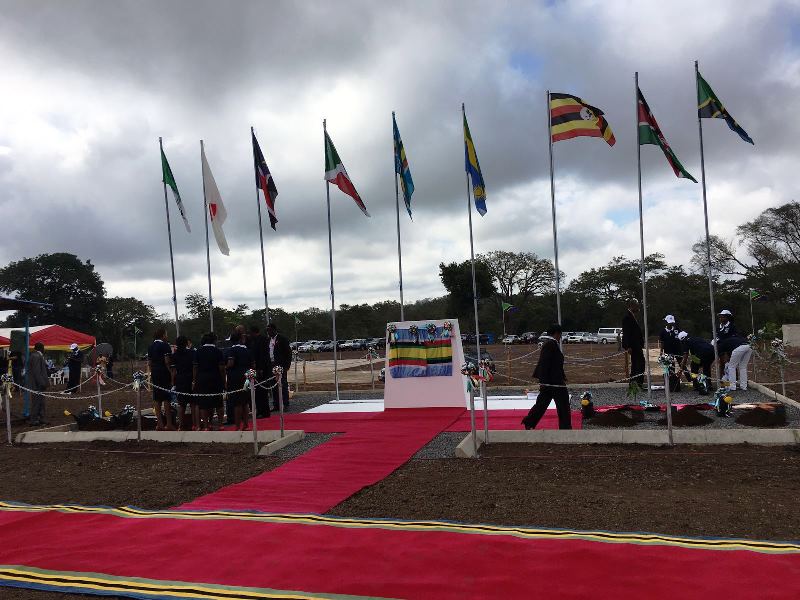 Rais JPM na Kenyatta waweka jiwe la msingi ujenzi wa barabara Arusha - Global Publishers