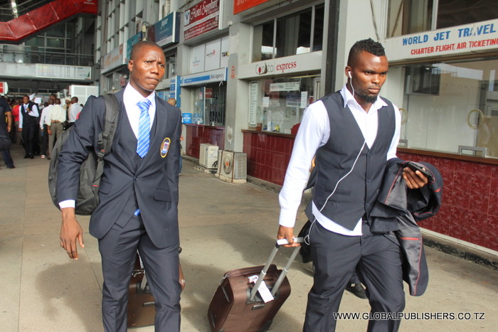 Pichaz: Azam Warejea Nyumbani Wakitokea Dubai - Global Publishers