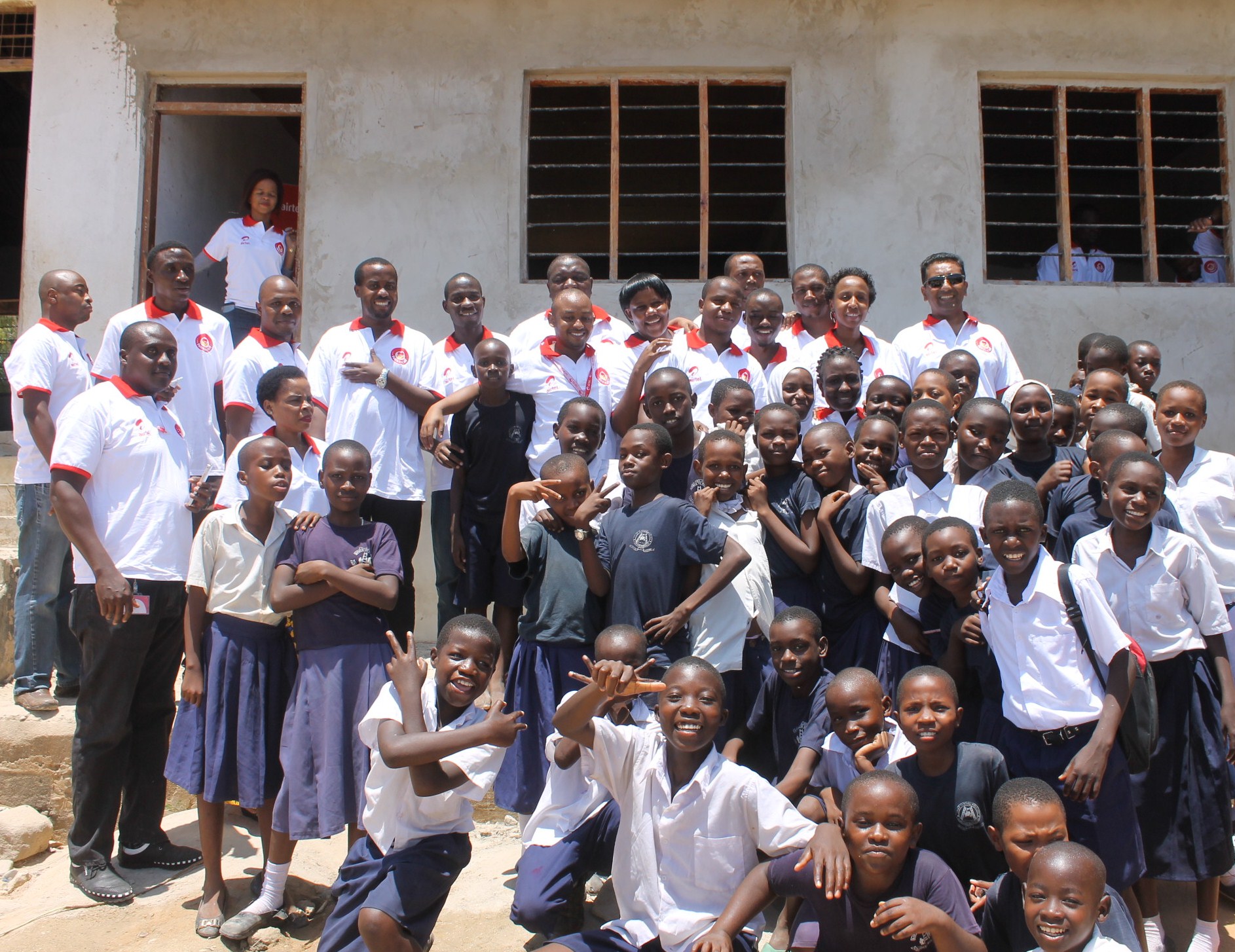 Airtel Wakishiriki Kujenga Ofisi ya Walimu Mbezi Juu Primary - Global Publishers