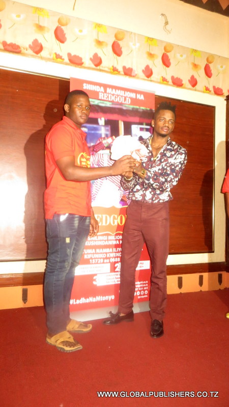 Diamaond Akabidhi Zawadi Washindi wa RedGold - Global Publishers