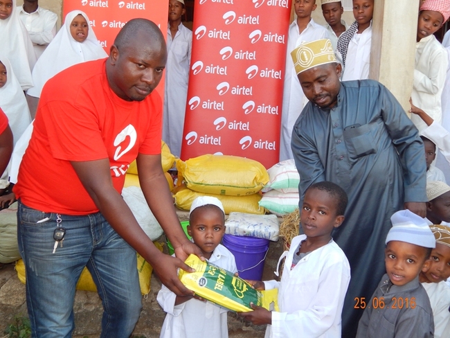 Airtel Yakabidhi Msaada kwa Kituo cha Sarnaa Islamic Orphanage Center Mwanza - Global Publishers