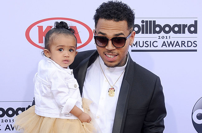 Chris Brown  ajichora Royalty mgongoni  mwake - Global Publishers