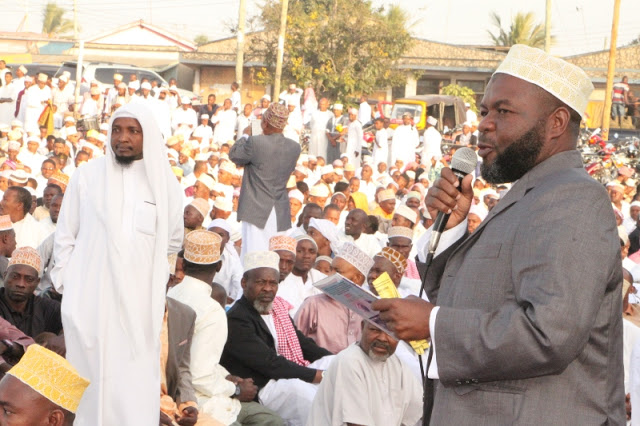 Swala ya Ed-El-Fitr Ilivyofanyika Viwanja vya Mwembe Yanga, Dar - Global Publishers
