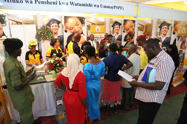 Wananchi Wazidi Kumiminika Banda a PSPF