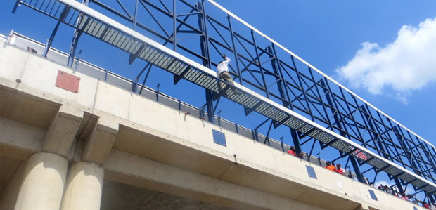 Mfanyabiashara Ataka Kujirusha Daraja la Ubungo - Global Publishers