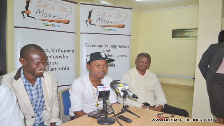 Siku Ya Msanii: Nature Kupagawisha Bure - Global Publishers