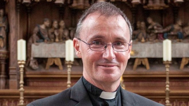 Askofu England Ajitangaza Kuwa Shoga - Global Publishers