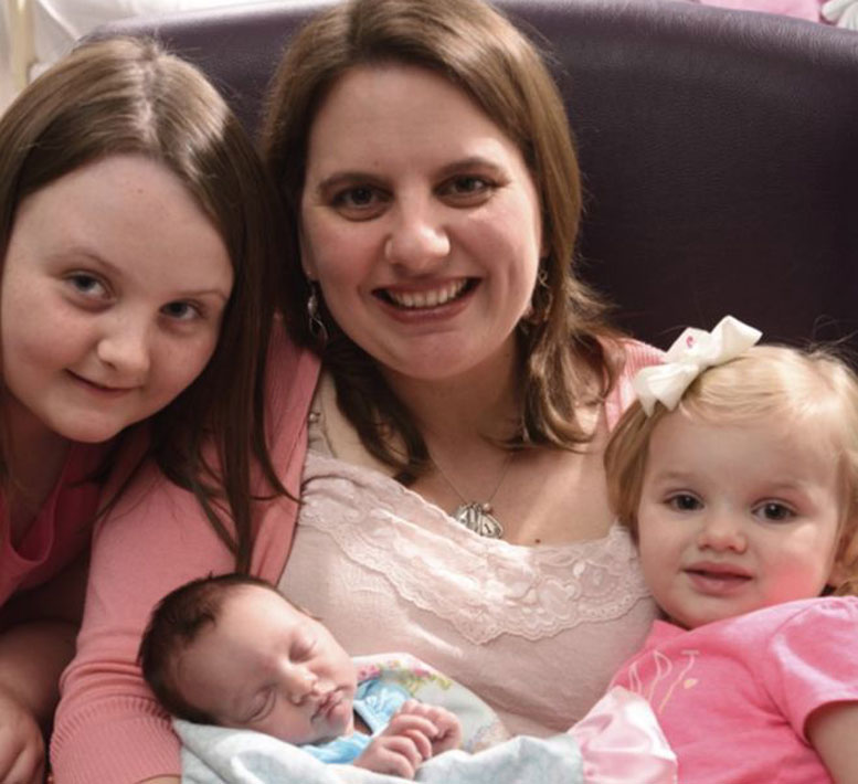 Mtoto Mchanga ‘Azaliwa’ Mara Mbili - Global Publishers