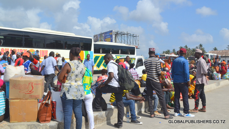 Abiria Wafurika Ubungo, Kwenda Mikoani Kula Sikukuu - Global Publishers