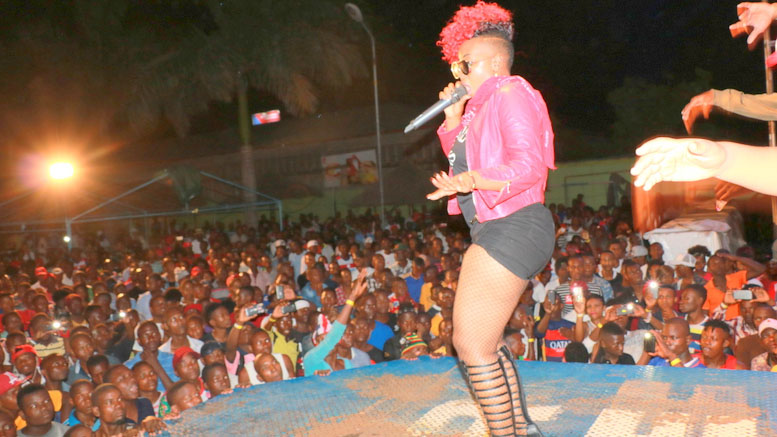 Pam D,  Msaga Sumu Wapagawisha Mwaka Mpya Dar Live - Global Publishers