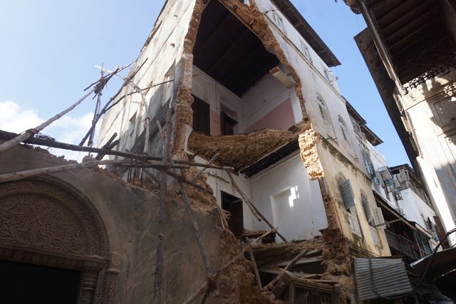 Pichaz: Balozi Seif Iddi atembelea ghorofa lililoporomoka jana - Global Publishers