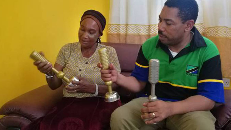 Waziri Nchemba Amtembelea Mama wa Chid Benz - Global Publishers
