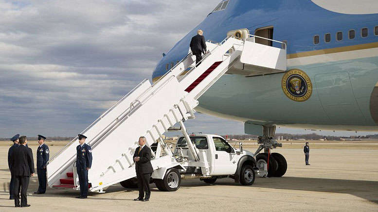 Pichaz: Trump Afanya Safari Yake ya Kwanza Akitumia Air Force One na Helkopta ya Rais - Global Publishers
