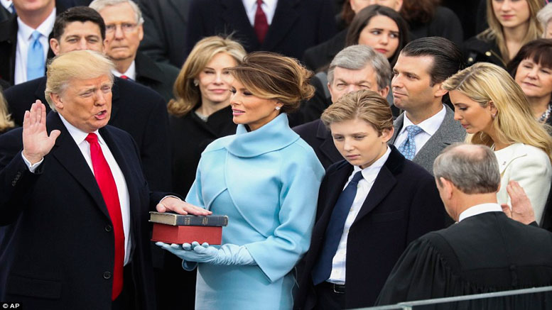 Video: Donald Trump Aapishwa Kuwa Rais wa 45 wa Marekani (+Pichaz 40) za Matukio - Global Publishers