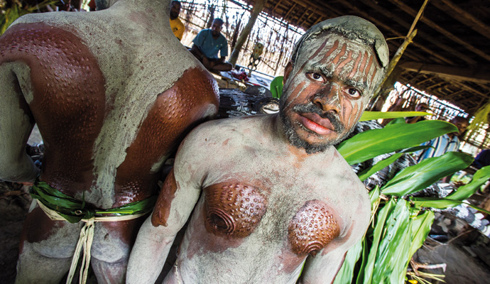 Mzungu Aliyenusurika Kupikwa Supu Asimulia Mazito, Kabila la Wala Watu-7 - Global Publishers