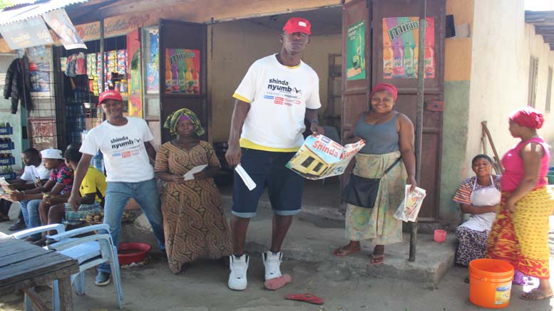 Mr Shinda Nyumba Ateambelea Mbande na Chamazi, Agawa Zawadi kwa Wasomaji - Global Publishers