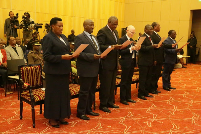 Hafla ya Kuapishwa Mawaziri, Mabalozi na Kamishna Ikulu Dar - Global Publishers