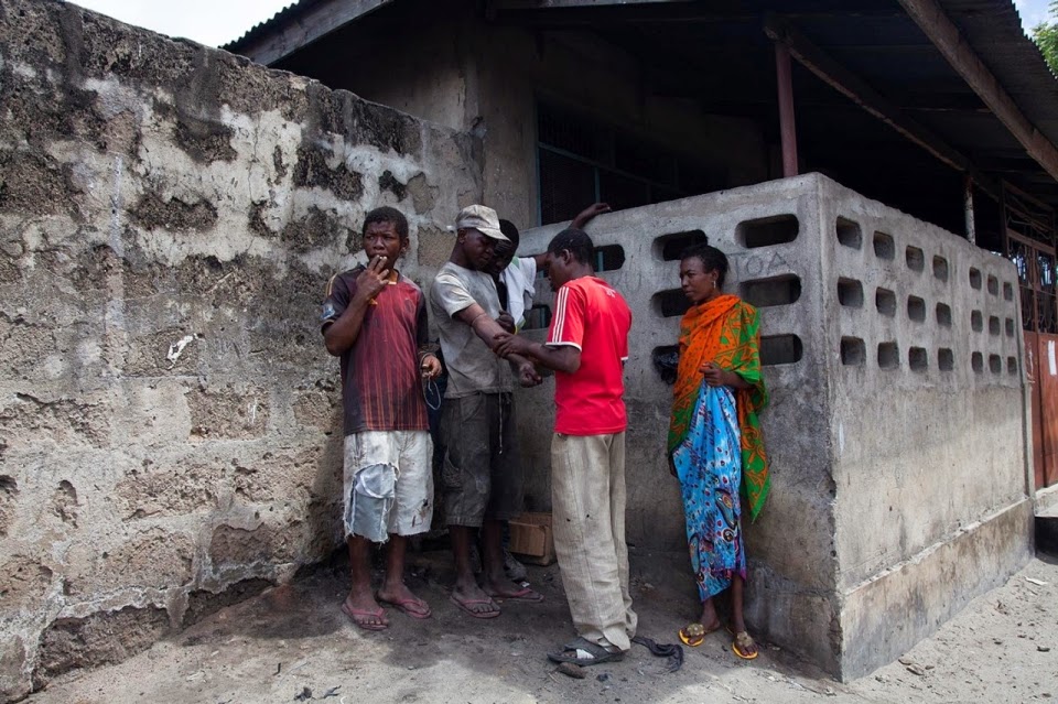 Waandishi wa Risasi Wauziwa Cocaine - Global Publishers