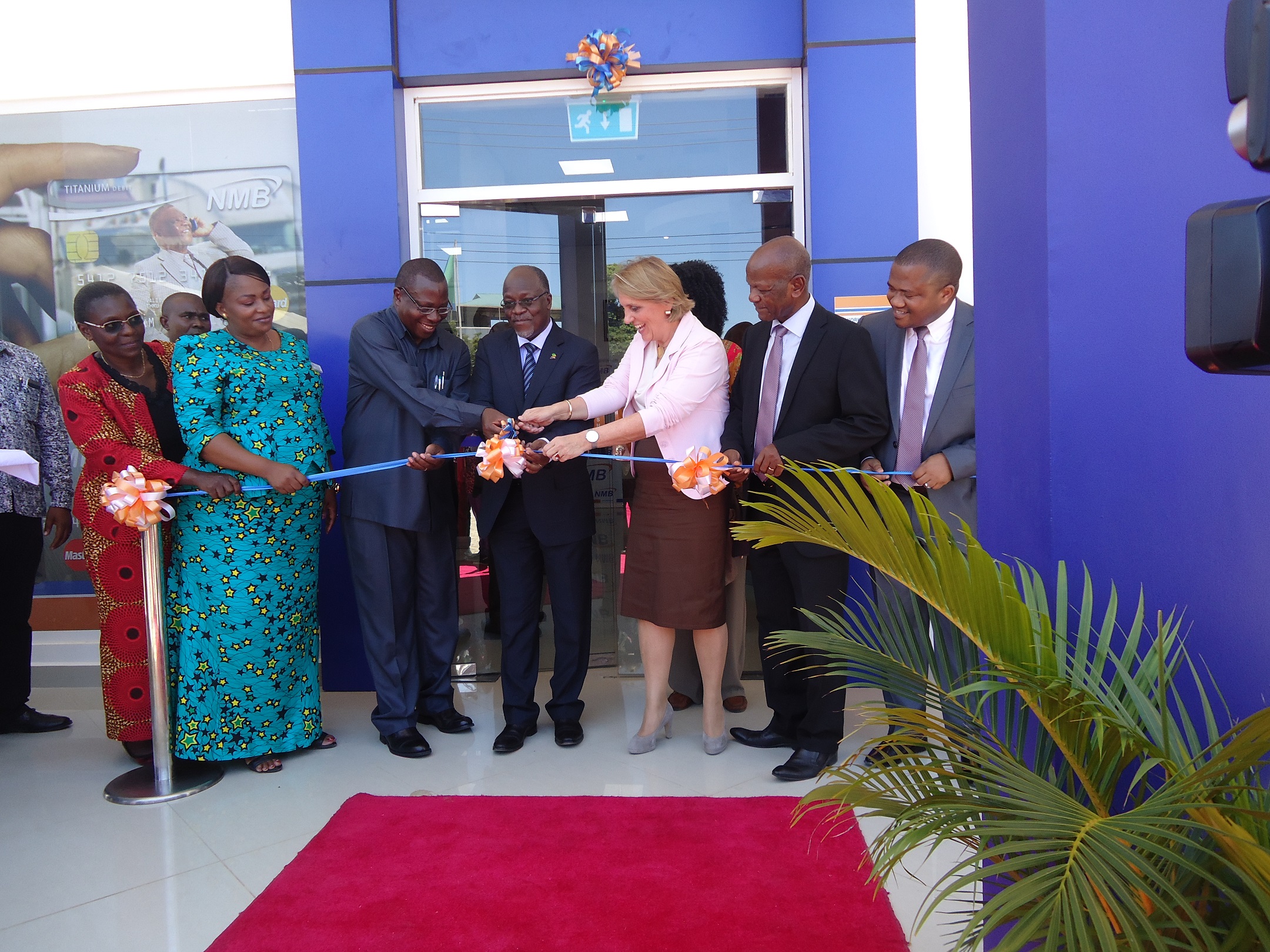 NMB Yamuahidi JPM Kuendelea Kutumia Mifumo ya Kieletroniki - Global Publishers