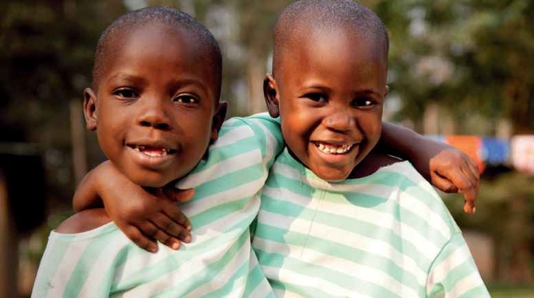 Kama Unawapenda Wanao, Kwa Nini Walelewe na Hausigeli kwa Asili 100%? - Global Publishers