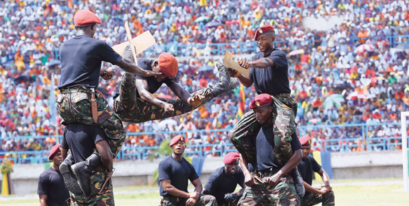 Shuhudia LIVE Makomando Wakikinukisha Kwenye Sherehe za Miaka 53 ya Muungano - Global Publishers