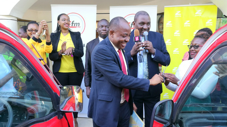 Meya wa Dar Akabidhi Ndinga za EFM Kwa Washindi - Global Publishers