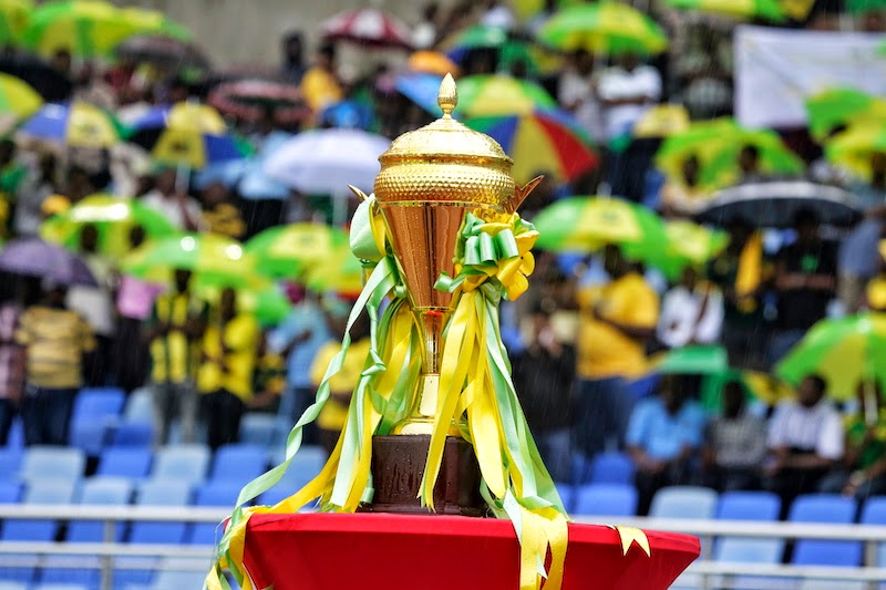 Pichaz: Kiungo wa Yanga Kamusoko Ajifungia Chumbani na Kombe - Global Publishers