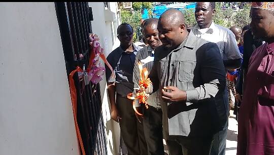 Meya Azindua Kituo Kipya Cha Kieletroniki Cha Kulipa Kodi - Global Publishers