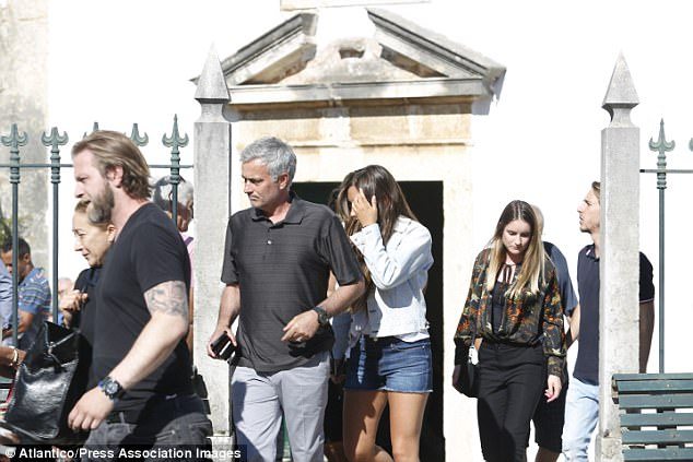 Mourinho Awasili Ureno Kumzika Baba Yake Mzazi Leo - Global Publishers