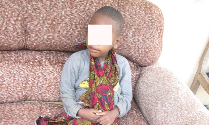 Mama Amkata Uume Mtoto - Global Publishers