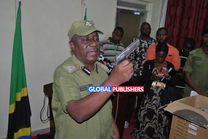 Breaking News: Polisi Dar Waua Jambazi Mmoja, Wengine Watiwa Mbaroni - Global Publishers
