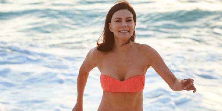 SIRI YA BI CAROLYN HARTZ KUONEKANA KAMA BINTI MDOGO