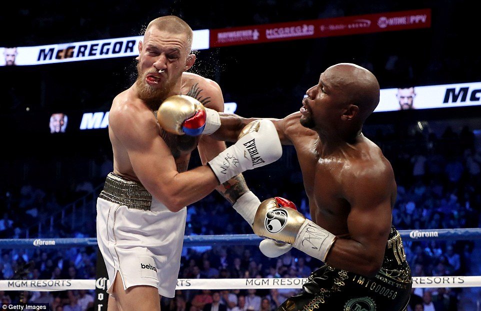 Floyd Mayweather Amtandika Conor McGregor Round Ya 10 (Full Video) - Global Publishers