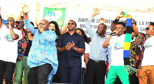 Makonda, Ruge Walivyocheza na Wasanii Jukwaani, Tanga - Global Publishers
