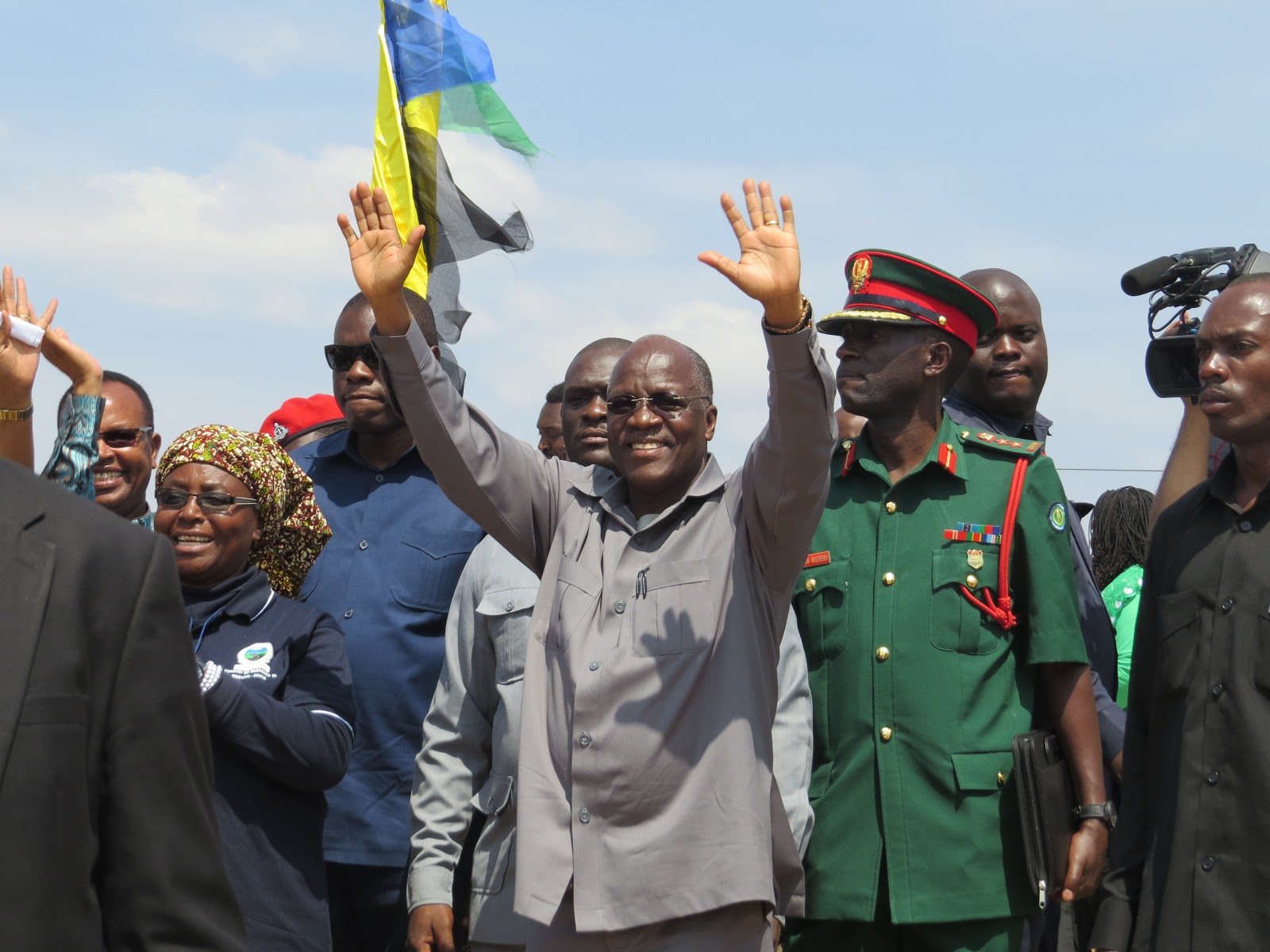 Mwanza: Magufuli Amwaga Milioni 4 Hadharani, Azindua Kiwanda cha Plastiki - Global Publishers