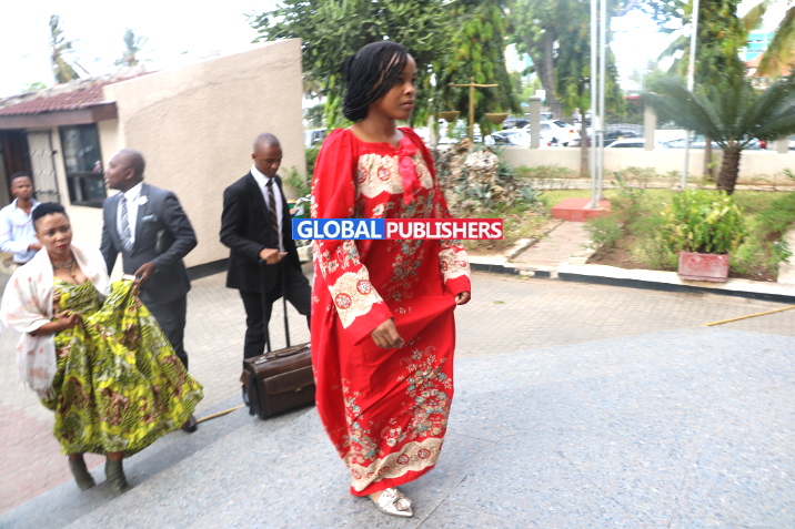 Lulu Atimua Mbio Mahakamani, Baba Yake Atoa Povu la Mwaka - Global Publishers