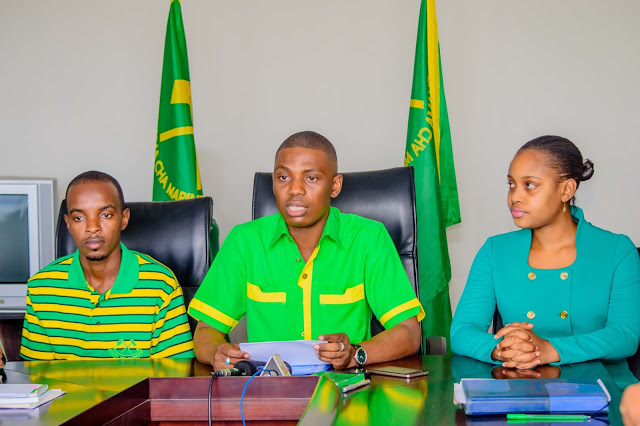 Breaking News: UVCCM Amvaa Zitto Kabwe Sakata la Takwimu, Uchumi - Global Publishers